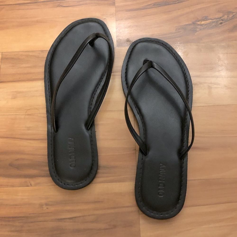 Women’s Old Navy Black Flip Flop Sandals